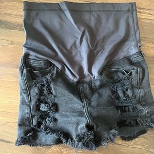 Fitted distressed maternity shorts